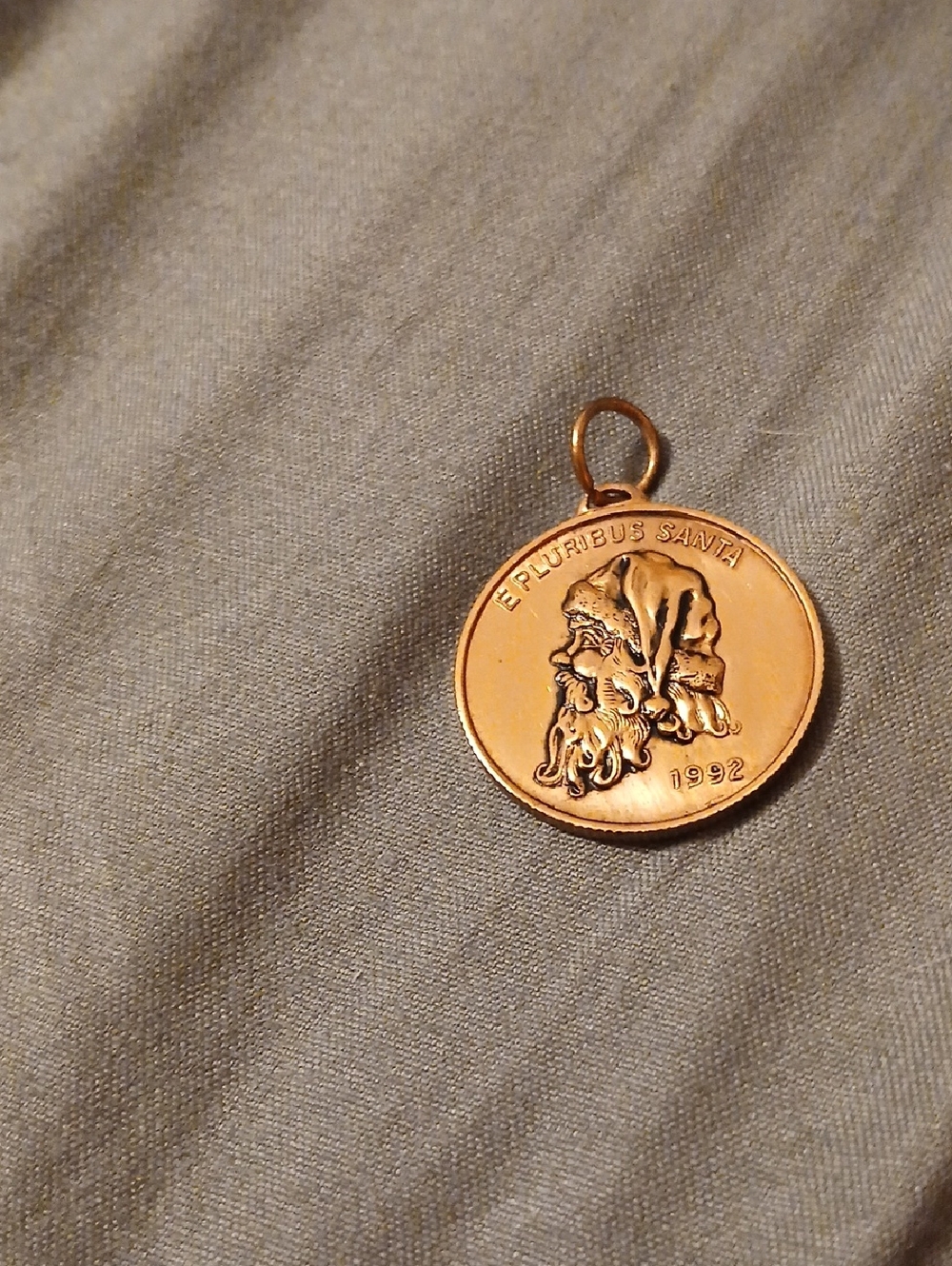 E Pluribus Santa 1992 Coin Pendant - Gold Tone